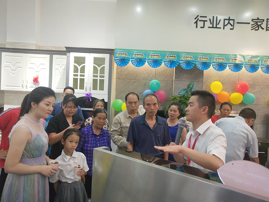 熱烈祝賀佳歌集成灶廣西扶綏店開業(yè)試營業(yè)活動圓滿成功！火爆全城