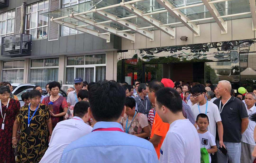 百人大戰(zhàn)?。〖迅杓稍罟S直購(gòu)會(huì)浦江站狂簽58單，嗨爆整個(gè)周末