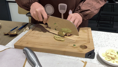 【佳歌廚房】全家都愛吃的可樂雞翅，你學(xué)會了嗎？