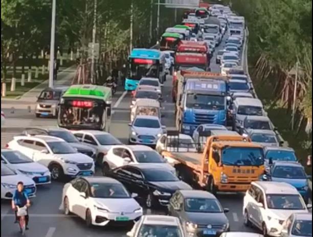才下高速又上堵途？飯點排煙佳歌來疏通！