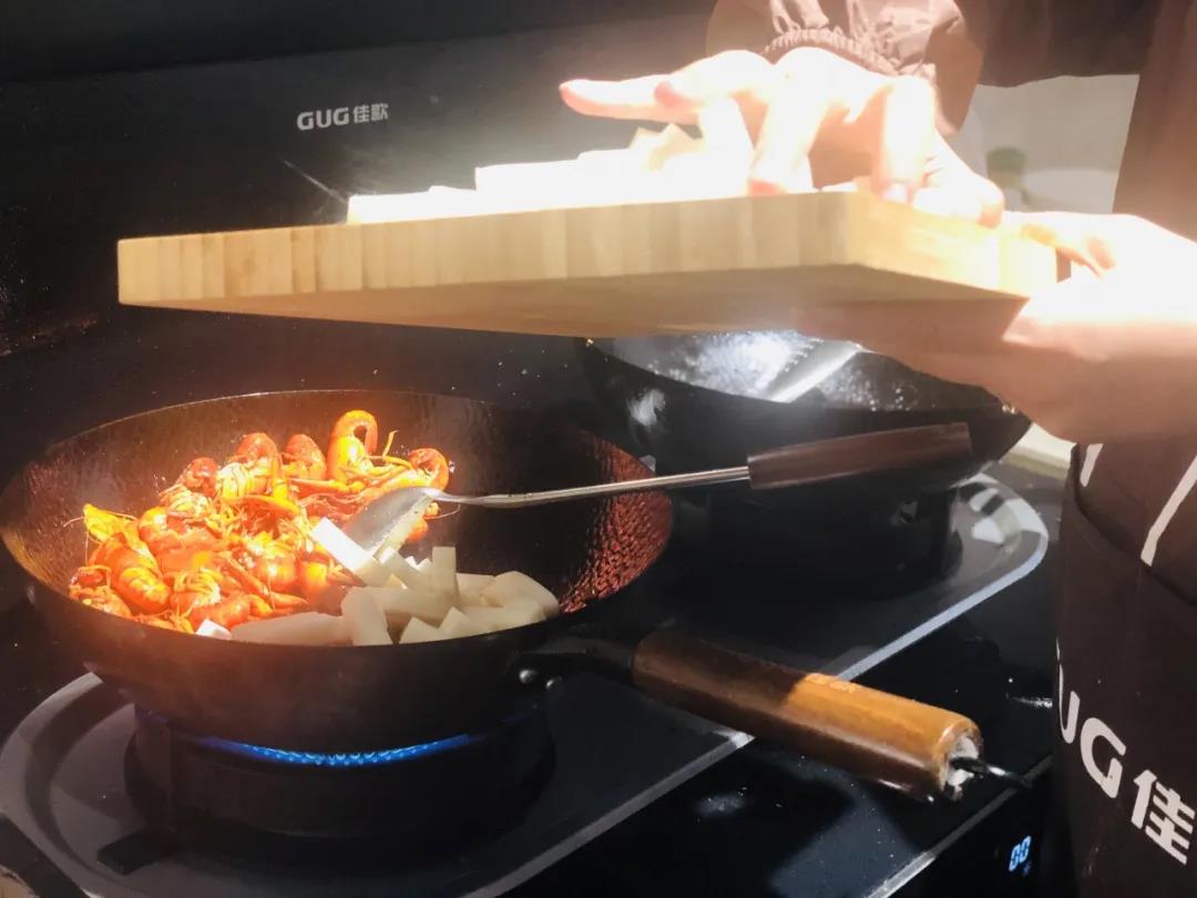 有佳歌，暢快看球美食不斷！